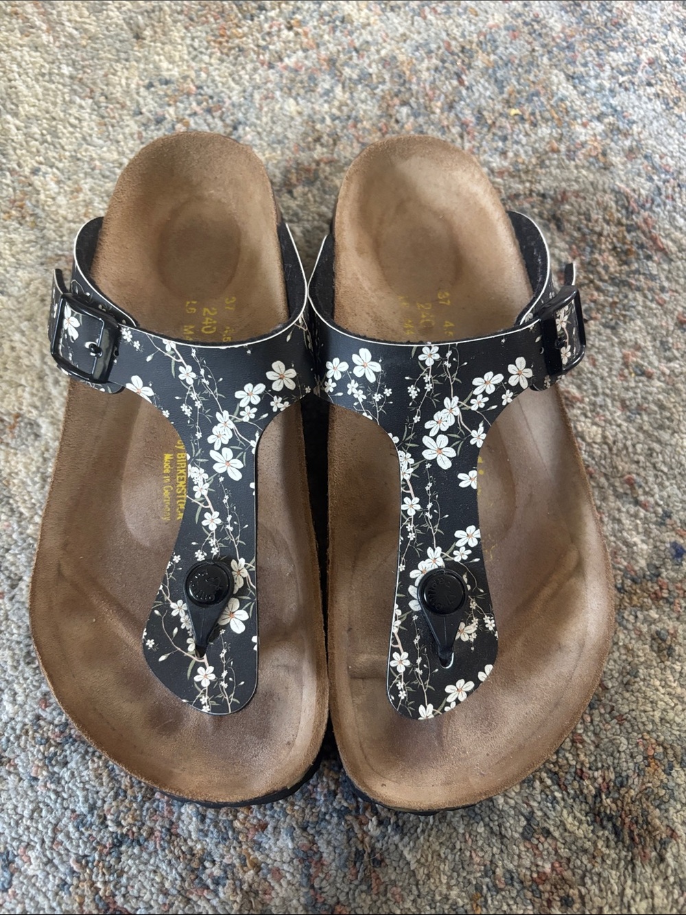 EUC Birkenstock Gizeh 38 Sandals US 7 Papillio Black White Floral Flowers